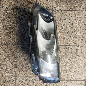 Škoda Octavia III - levé přední světlo - 2
