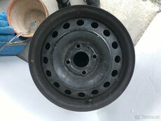 Plechové automobilové disky čtyř děrové + 1x pneu 195/65-15 - 2