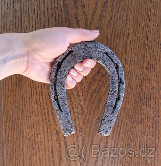 Dekorace: starožitná historická podkova 15×11,5cm - 2