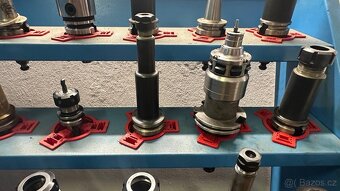 Regál - pořadač upínačů k CNC centru - 2