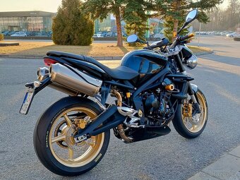 Triumph street Triple 675 R - 2