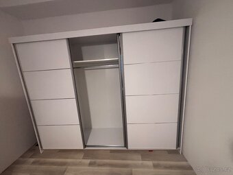 Šatní skříň 250 cm - 2