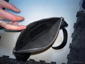 Dámská ledvinka crossbody PINKO top stav – 1 000,- - 2