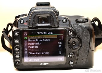 Nikon D90 + příslušenství - 2