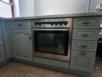 Elegantní kuchyňská linka z Německa  se spotřebiči - 2