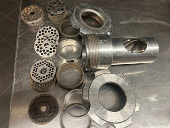 Řeznický vlček / mlýnek RM100 - díly - 2