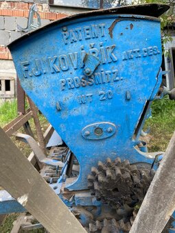 koňský seci stroj - 2