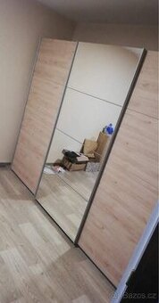 Velká šatní skříň - 2