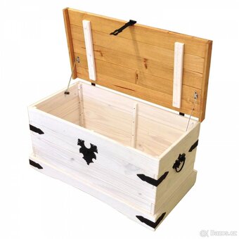 Dřevěná truhla. - 2