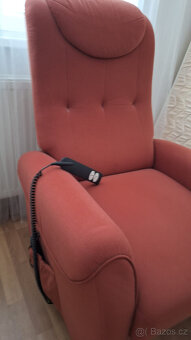 Pohodlné křeslo elektricky nastavitelné - 2