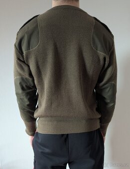 Olivově zelený army svetr - 2