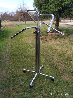 Kovový věšák - 2