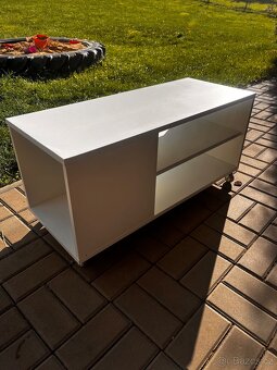 Prodám malý televizní stolek - 2