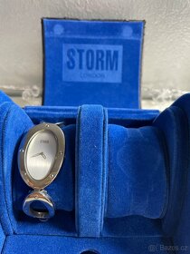 Prodám stříbrné náramkové hodinky značky Storm - 2
