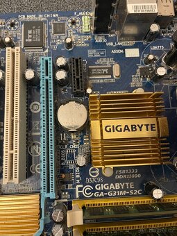 Core2Quad Q6600 + Gigabyte P31 + 4GB RAM DDR2 - 2