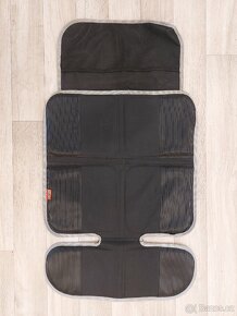 Podložka pod dětskou autosedačku - 2