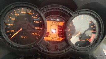 Suzuki V-STROM 650 2006 pouze 25500km - 2