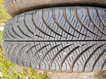 2 celoroční pneumatiky Goodyear 165/70/14 6,5-7,3mm - 2