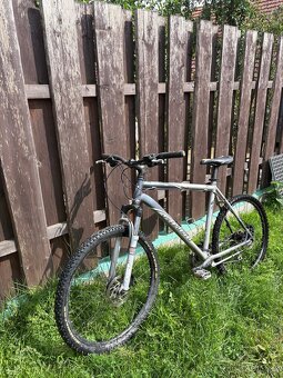 Horské kolo SPECIALIZED - 2