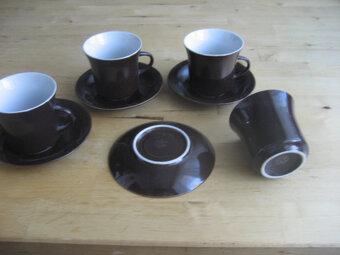 Keramické hrnečky s talířky - 2