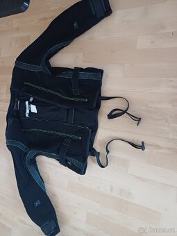 Policejni zateplene oblečeni na moto nebo skutr - 2