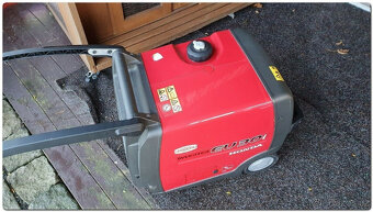 Generátor Honda EU 30i Inverter 2,6 kW, jako nový - 2
