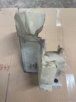 Vw T5 facelift nádobka ostřikovačů - 2