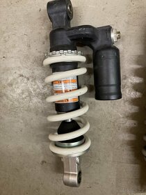 zadní tlumiče - 2