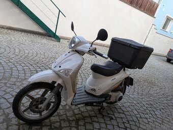 Piaggio Liberty 125 s velkým kufrem /boxem - 2