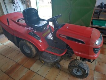 Sekací traktor Jonsered - 2