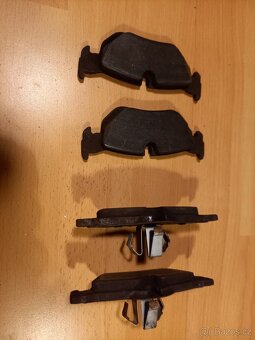 Prodám zadní kotouče a destičky BMW. - 2