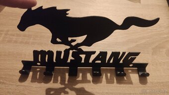 Věšák Ford Mustang - 2