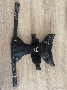 Postroj s roflexnimi prvky - 2