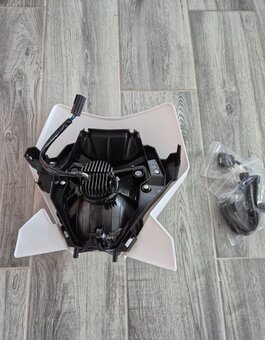 Prodám přední masku - bílou LED - 2