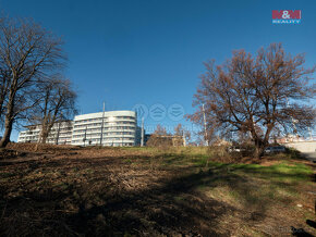 Prodej nestavebního pozemku 513 m², přímo u metra C Kobylisy - 2