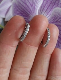 Nové dámské stříbrné kruhové náušnice 925 kroužky třpytivé - 2