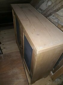 stará dřevěná skříňka - 2
