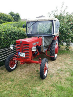 Veteránský traktor IHC D320 Farmall - 2