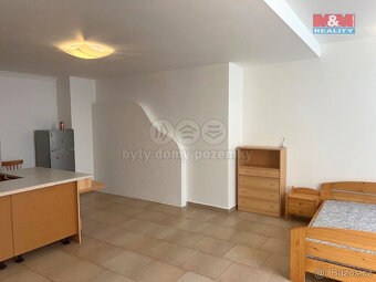 Pronájem bytu 1+kk, 38 m², Holice, ul. Pardubická - 2