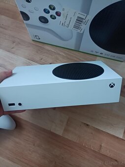 Xbox Series S 500 GB herní konzole - 2 ovladače - 2