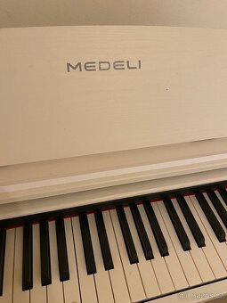 Digitální klavír Medeli - 2