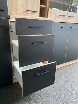 Moderní kuchyňská linka bez spotřebiči - 2
