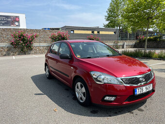KIA CEED 1,4 CVVT COOL PLUS 73kw - červená metalíza - 2