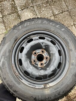 Zimní pneumatiky Triangle 195/65 R15 na plechových discích - 2