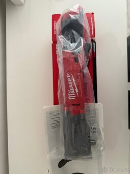 Milwaukee M12 FUEL Uhlový rázový utahovák 3/8” - 2