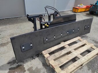 Hydraulická gumová stěrka pro shrnovaní a vyhrnovaní - 2