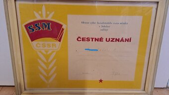 Čestná uznání ze 70.let zarámována - 2