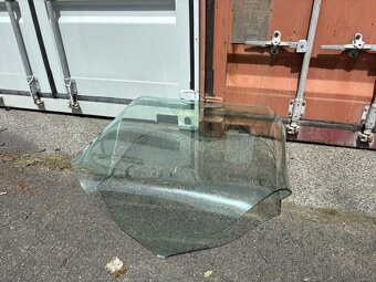 Skleněný stůl - 2