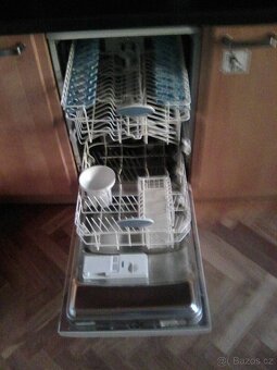 Myčka nádobí Indesit - 2