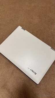 Bílý notebook Lenovo Yoga - 2